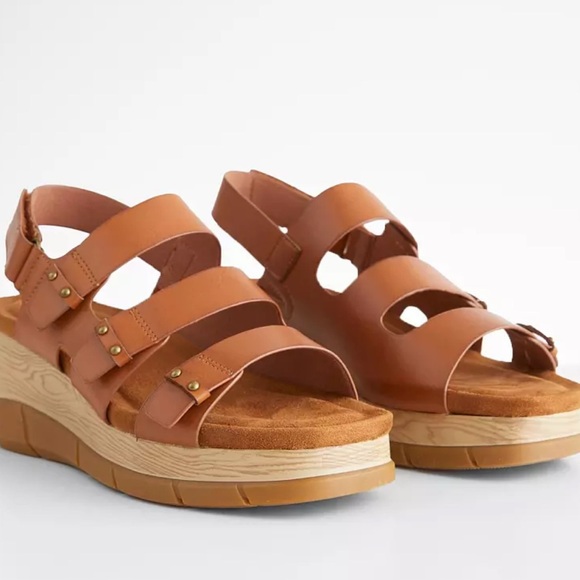 PIERRE DUMAS Essence Flatform Sandal - Picture 2 of 8